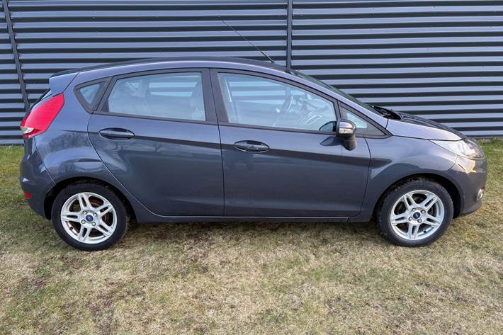 Grå Ford Fiesta fra 2011