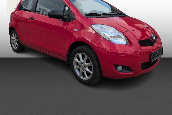 Rød Toyota Yaris fra 2011