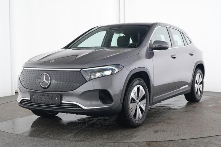 Grå Mercedes EQA250+ fra 2024 set udefra
