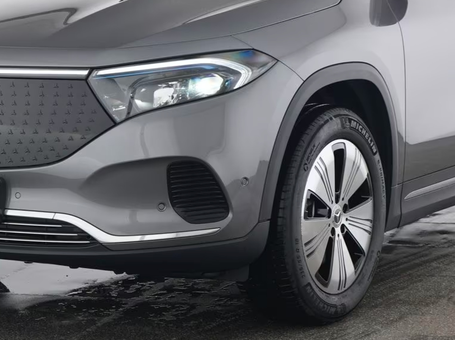 Grå Mercedes EQA250+ fra 2024
