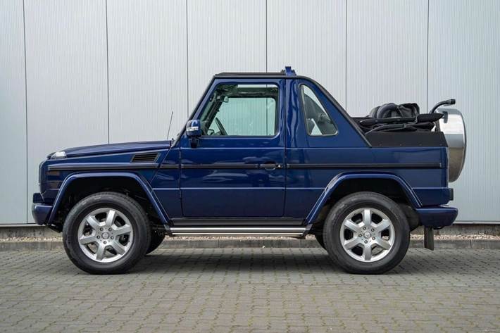 Blå Mercedes G320 fra 2006