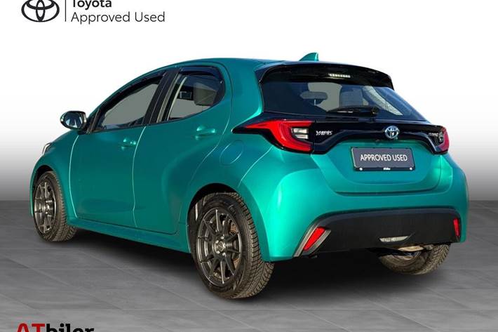Grøn Toyota Yaris fra 2023
