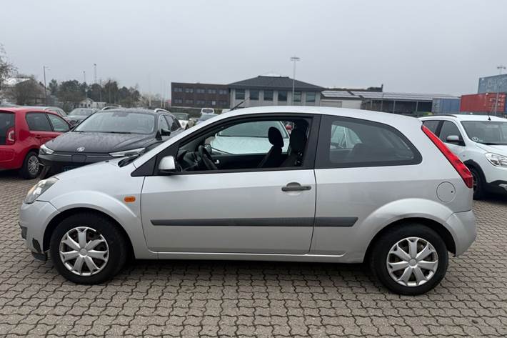 Grå Ford Fiesta fra 2007