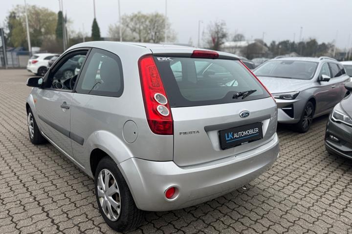 Grå Ford Fiesta fra 2007