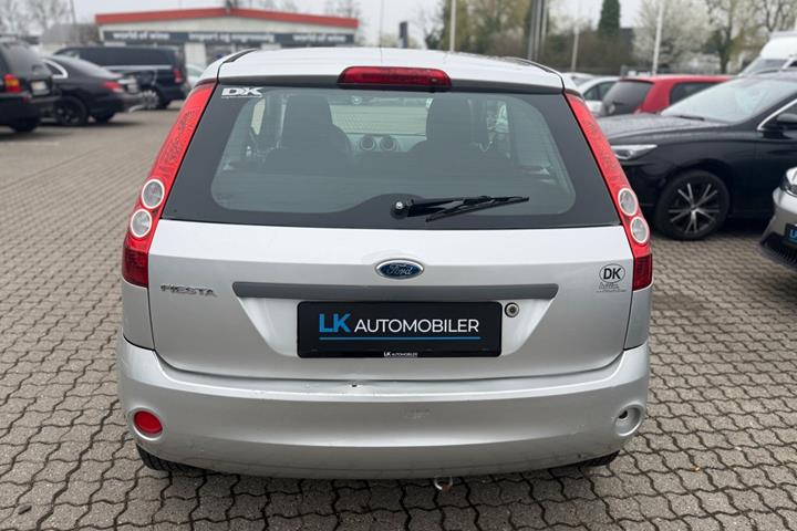 Grå Ford Fiesta fra 2007