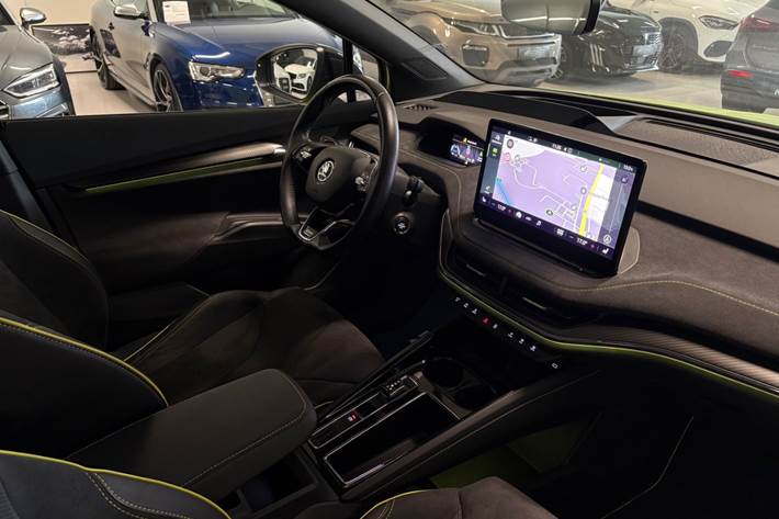 Gul Skoda Enyaq fra 2022