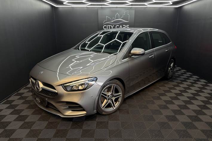 Grå Mercedes B200 fra 2019