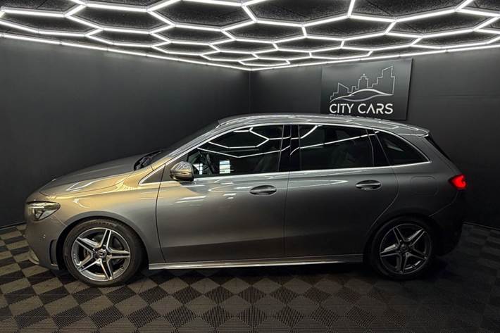 Grå Mercedes B200 fra 2019