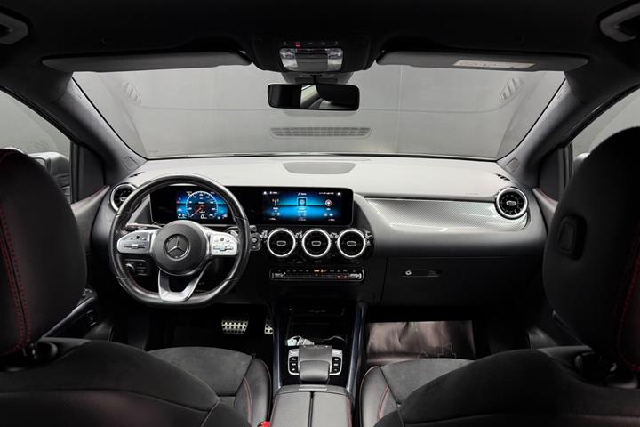 Grå Mercedes B200 fra 2019