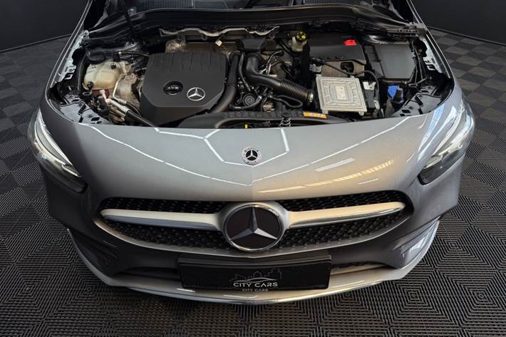 Grå Mercedes B200 fra 2019
