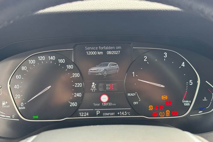 Grå BMW 320d fra 2020