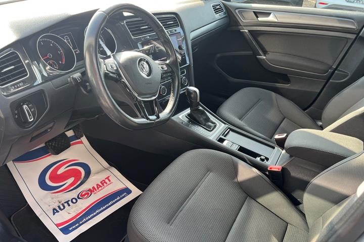Sølv VW Golf VII fra 2020