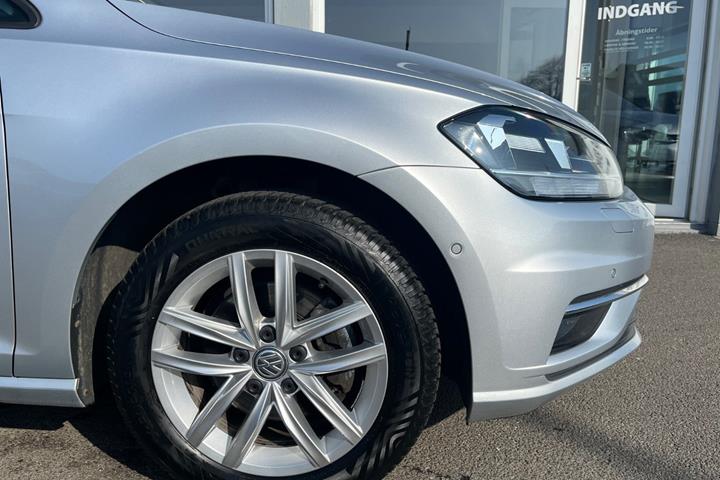 Sølv VW Golf VII fra 2020