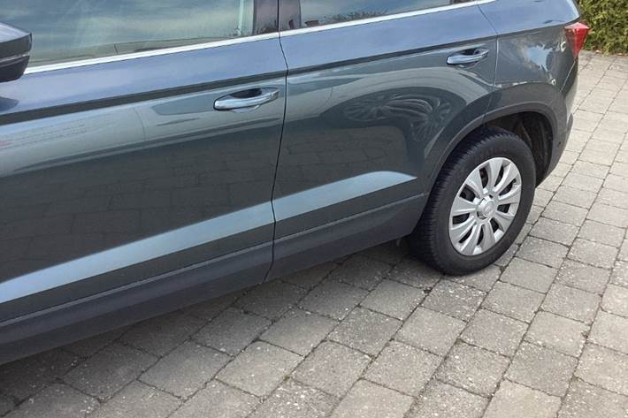 Blå Skoda Karoq fra 2021