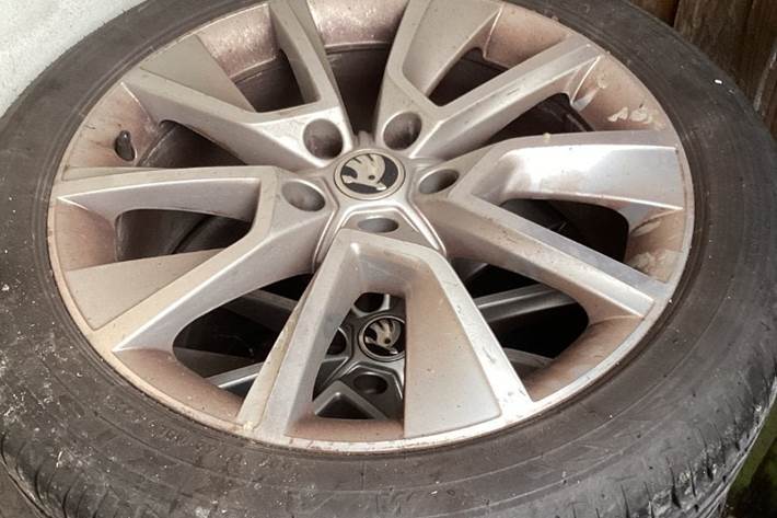 Blå Skoda Karoq fra 2021