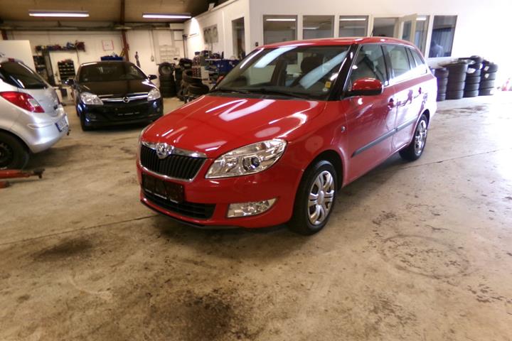 Rød Skoda Fabia fra 2013