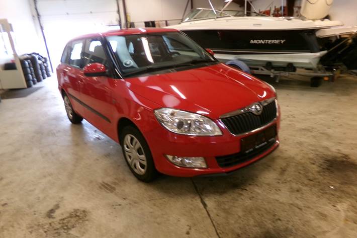 Rød Skoda Fabia fra 2013