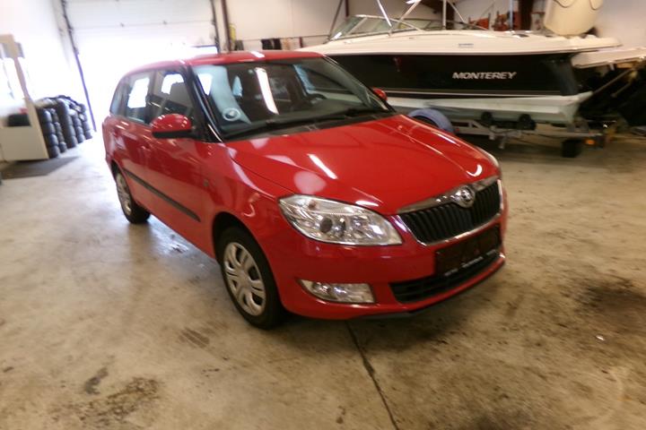 Rød Skoda Fabia fra 2013