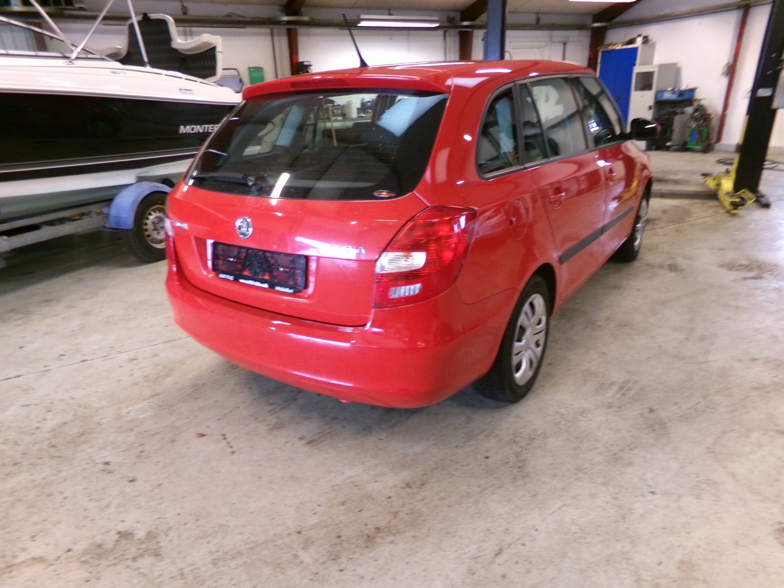 Rød Skoda Fabia fra 2013