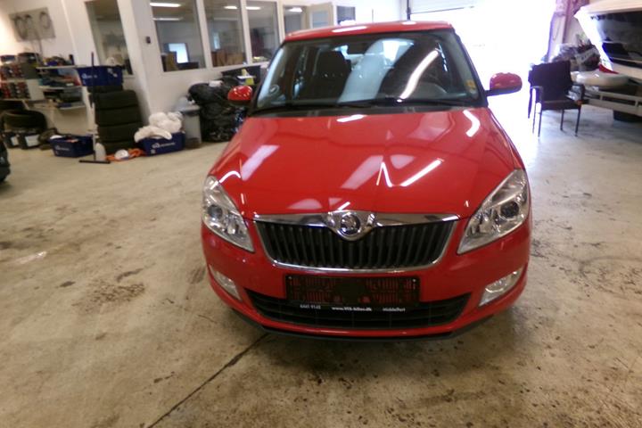 Rød Skoda Fabia fra 2013