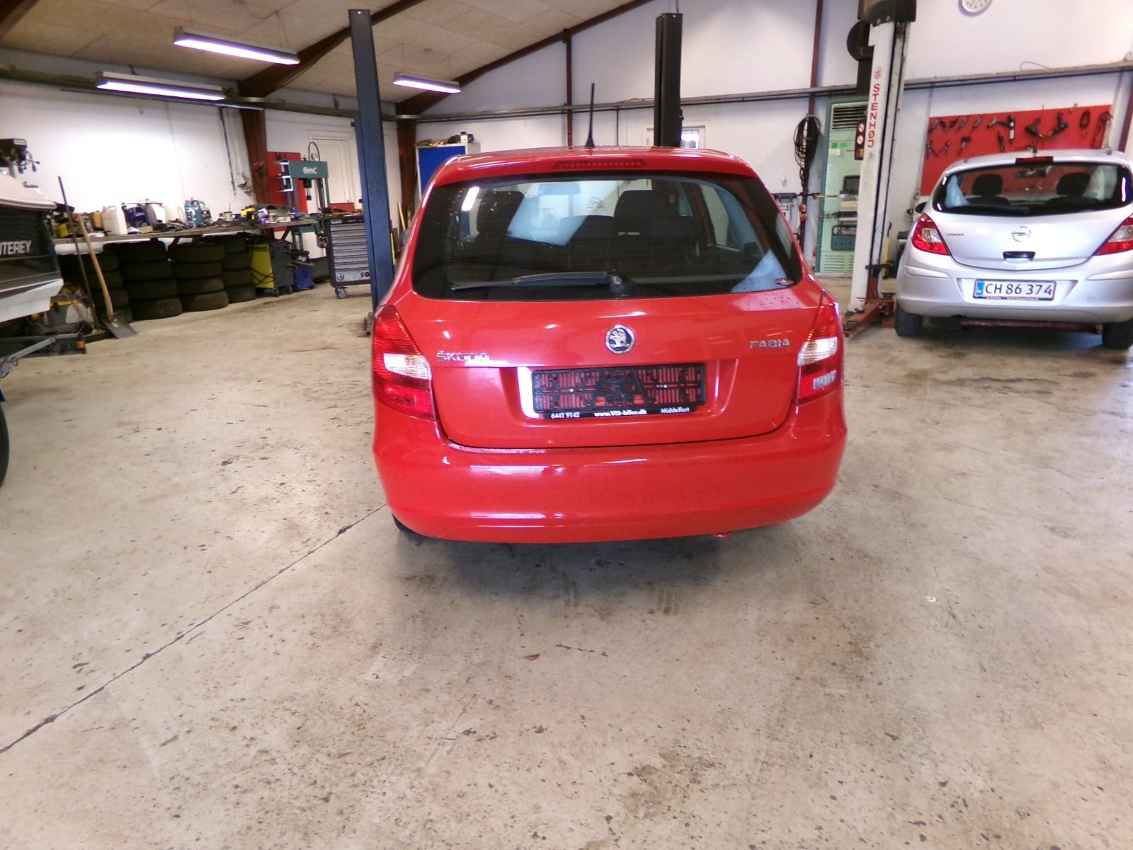 Rød Skoda Fabia fra 2013