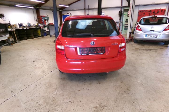 Rød Skoda Fabia fra 2013