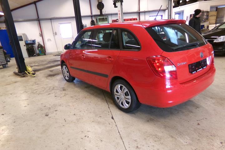 Rød Skoda Fabia fra 2013