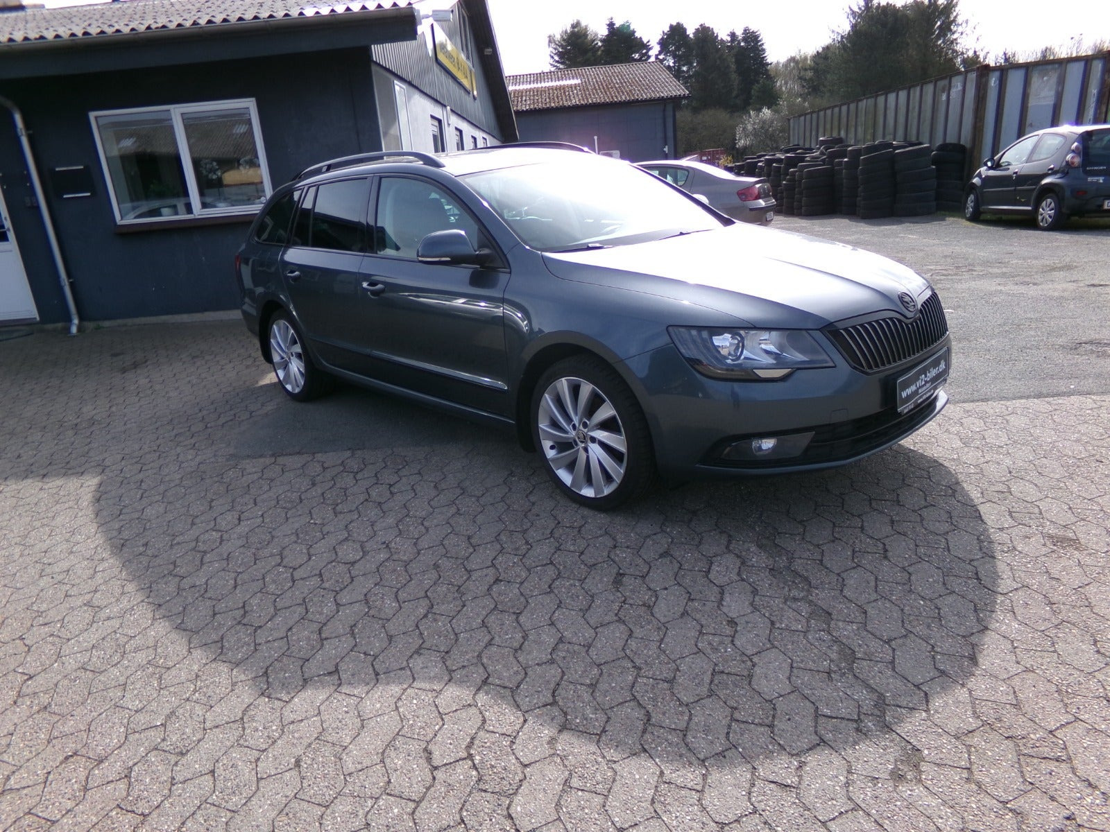 Blå Skoda Superb fra 2015