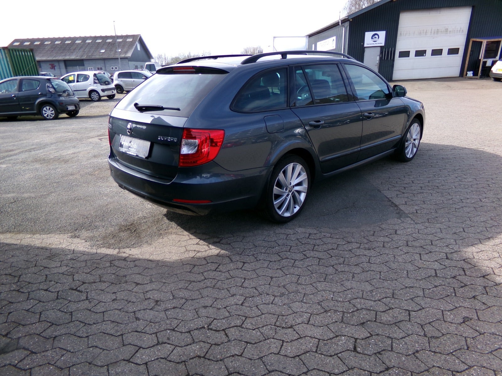 Blå Skoda Superb fra 2015