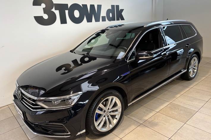 Sort VW Passat fra 2021