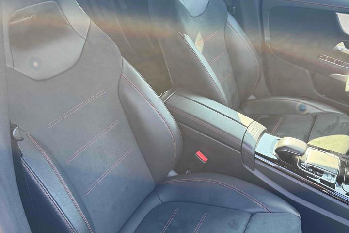 Sort Mercedes CLA220 fra 2020