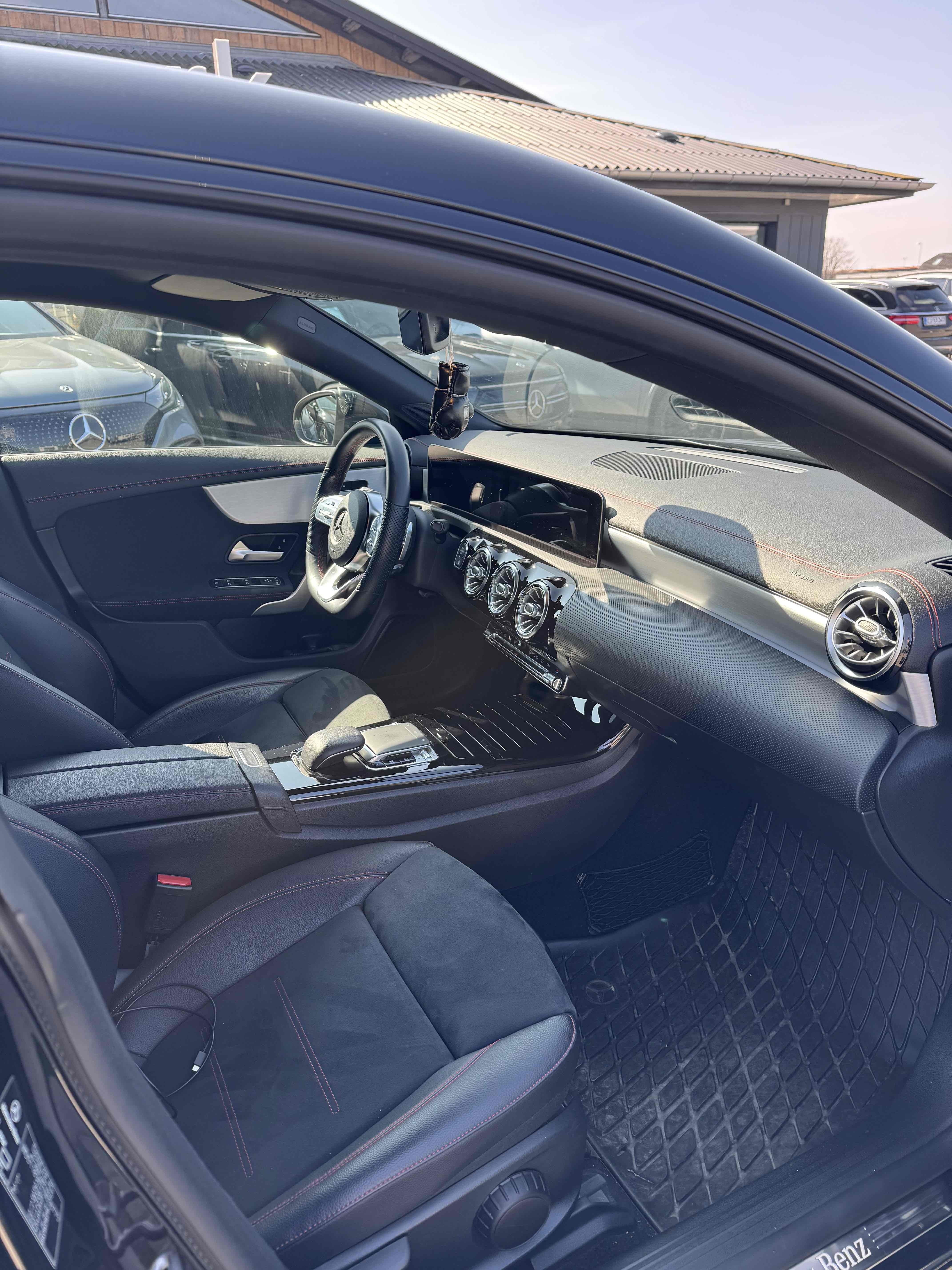 Sort Mercedes CLA220 fra 2020