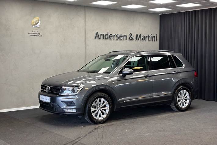 Grå VW Tiguan fra 2017 set udefra