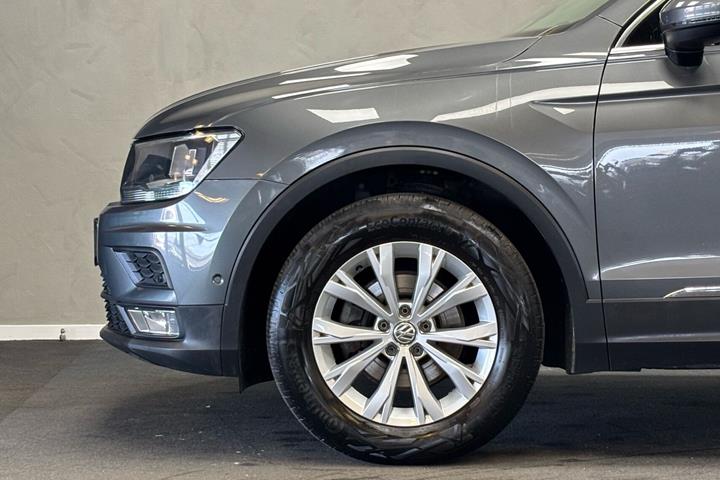 Grå VW Tiguan fra 2017