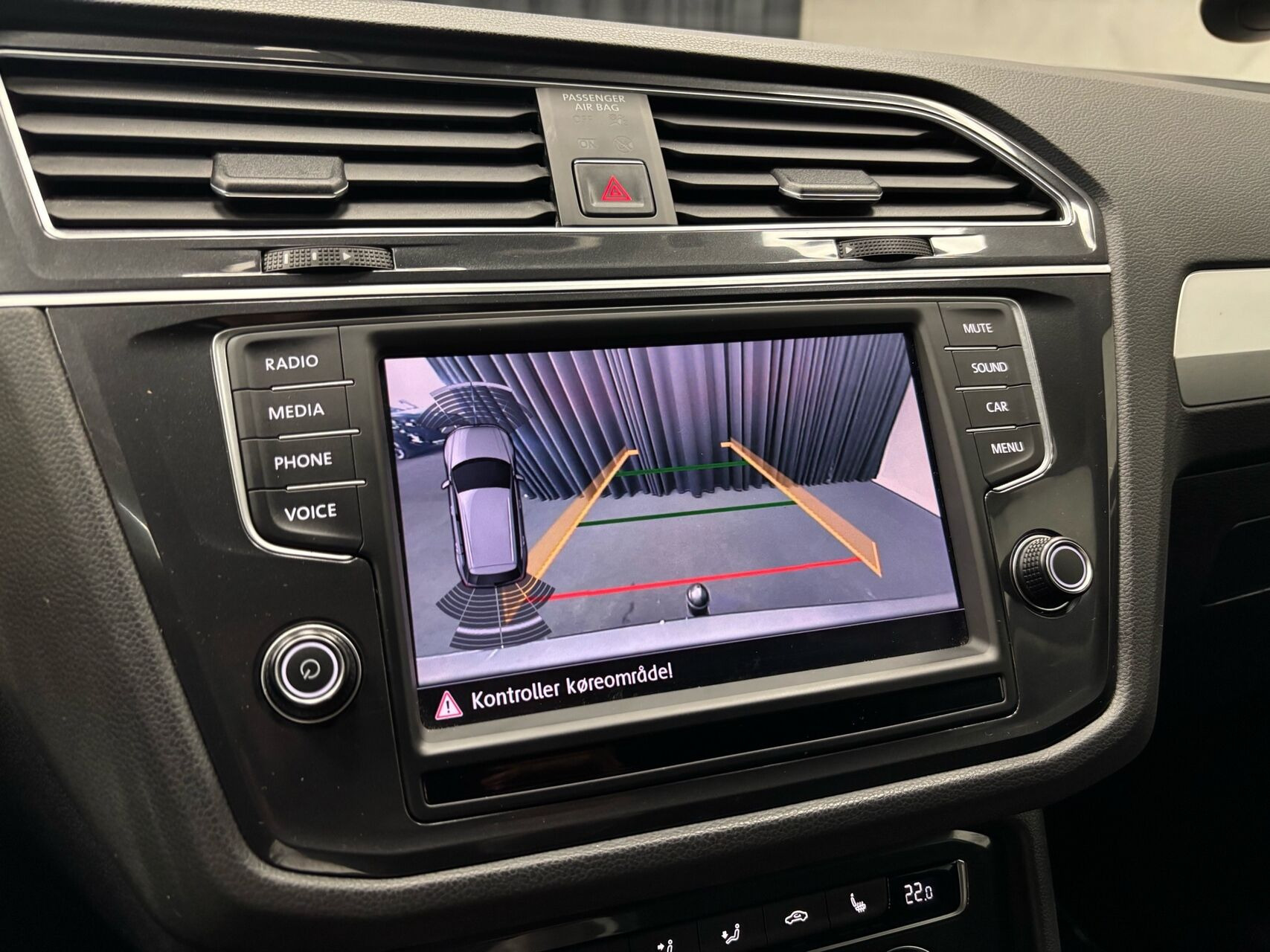 Grå VW Tiguan fra 2017