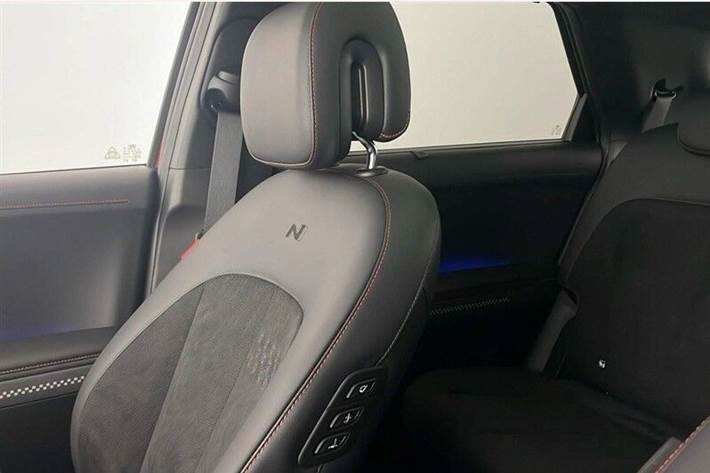 Rød Hyundai Ioniq 5 fra 2025