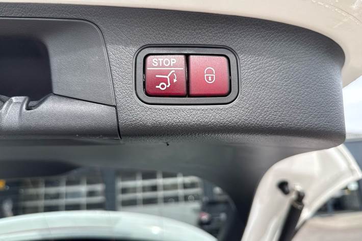 Hvid Mercedes EQA 250 fra 2021