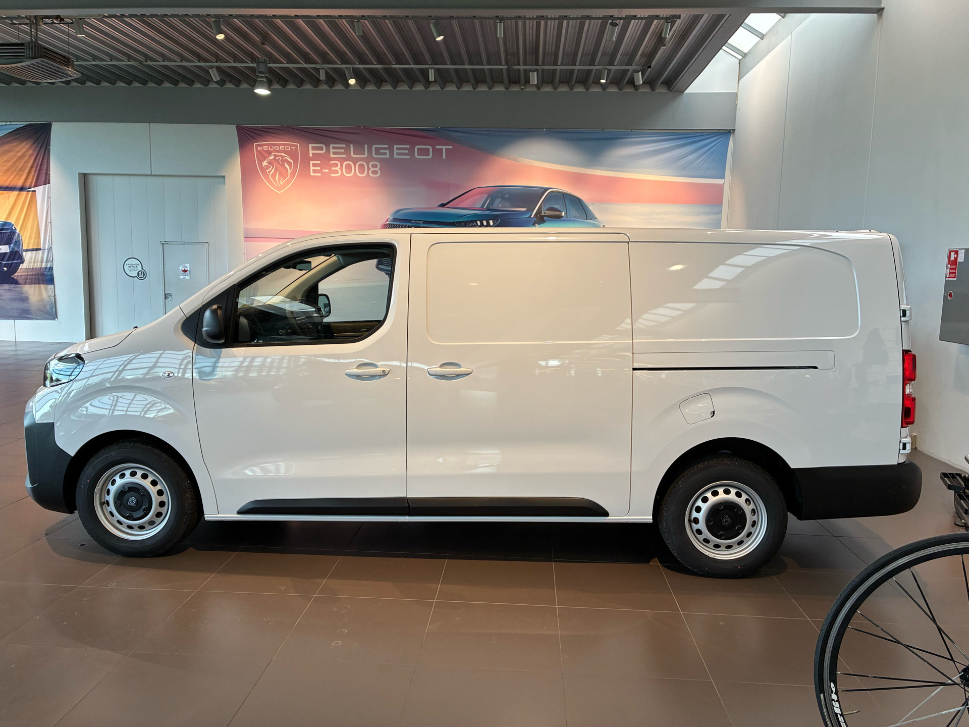 Hvid Peugeot Expert fra 2026
