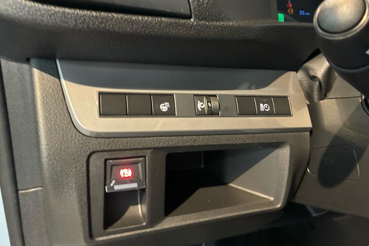 Hvid Peugeot Expert fra 2026