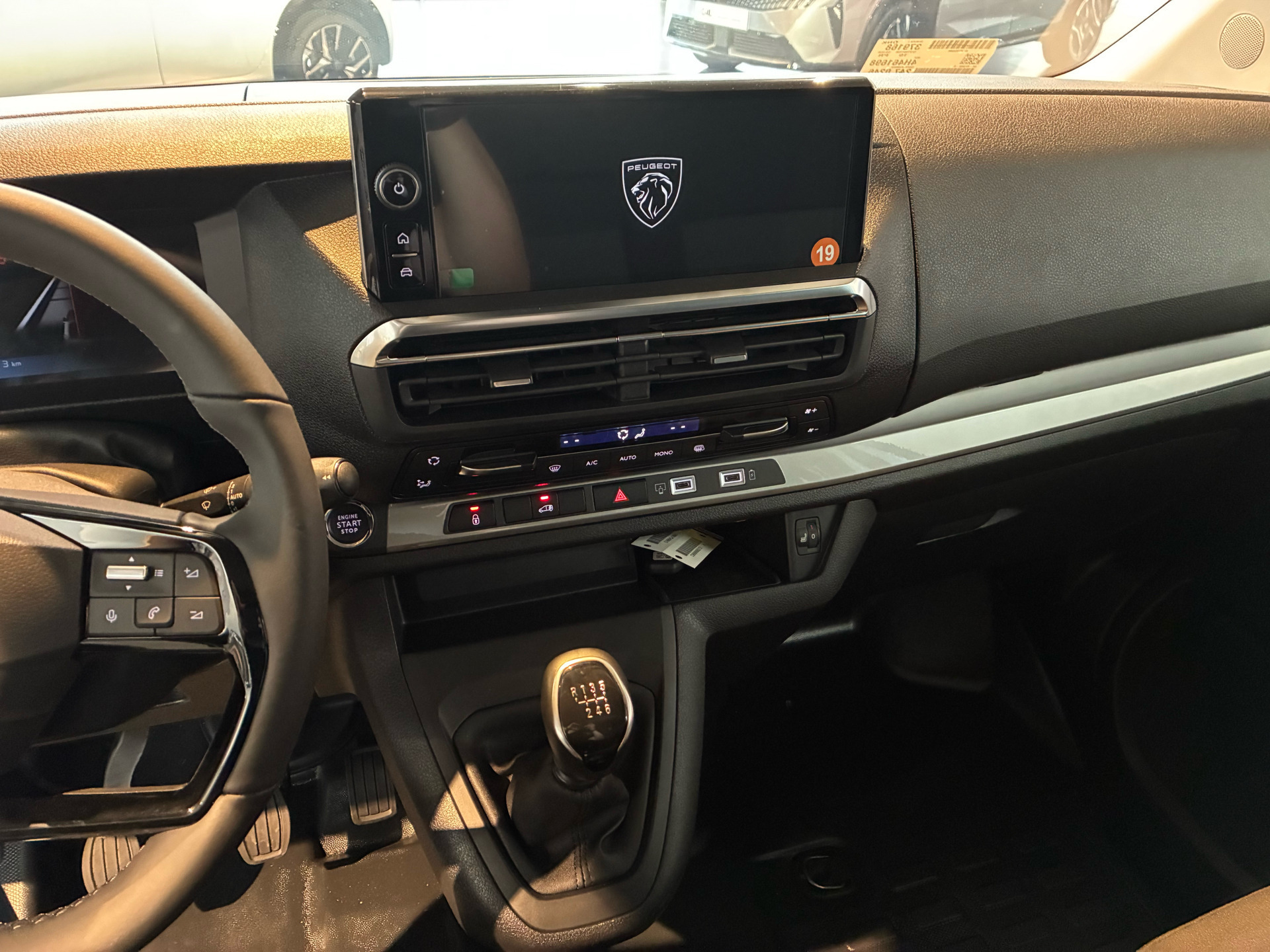 Hvid Peugeot Expert fra 2026