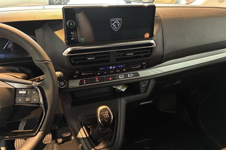 Hvid Peugeot Expert fra 2026