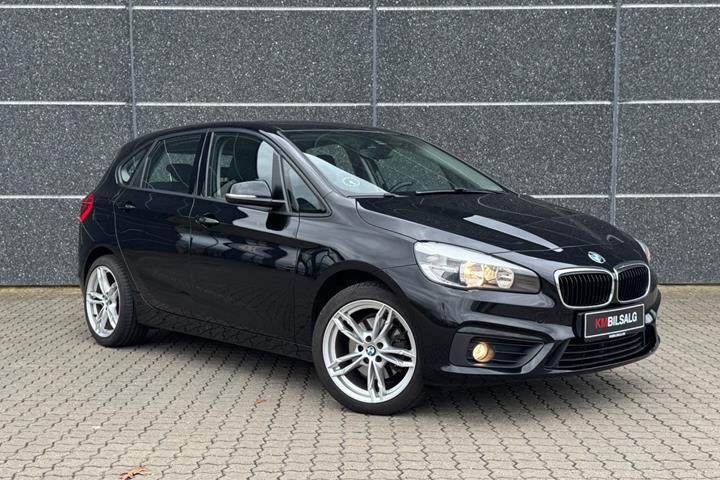 Sort BMW 220d fra 2017 set udefra