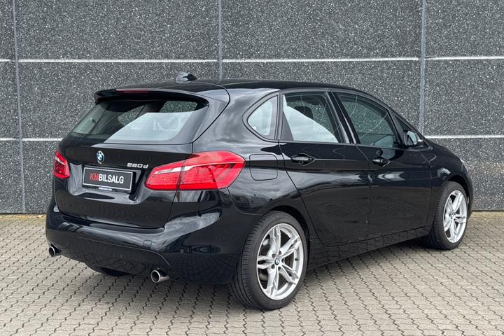 Sort BMW 220d fra 2017