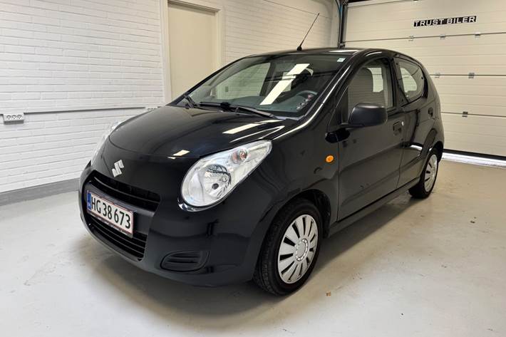 Sort Suzuki Alto fra 2012 set udefra