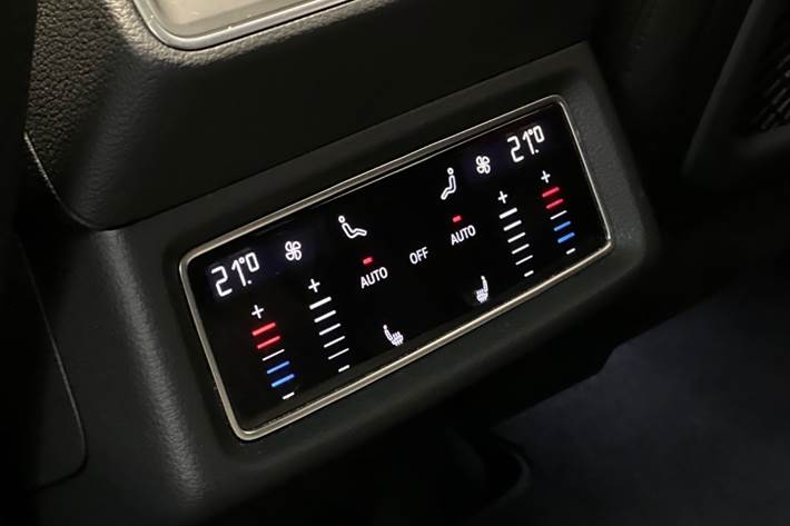 Grå Audi Q8 e-tron fra 2024