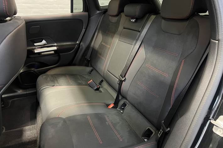 Grå Mercedes EQA250 fra 2025