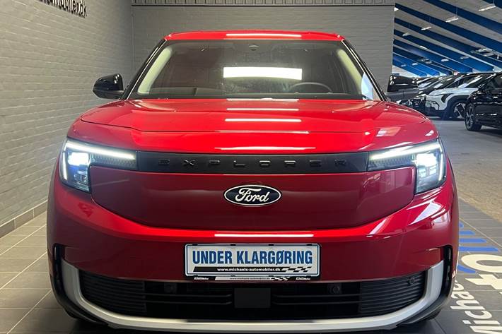 Rød Ford Explorer fra 2025