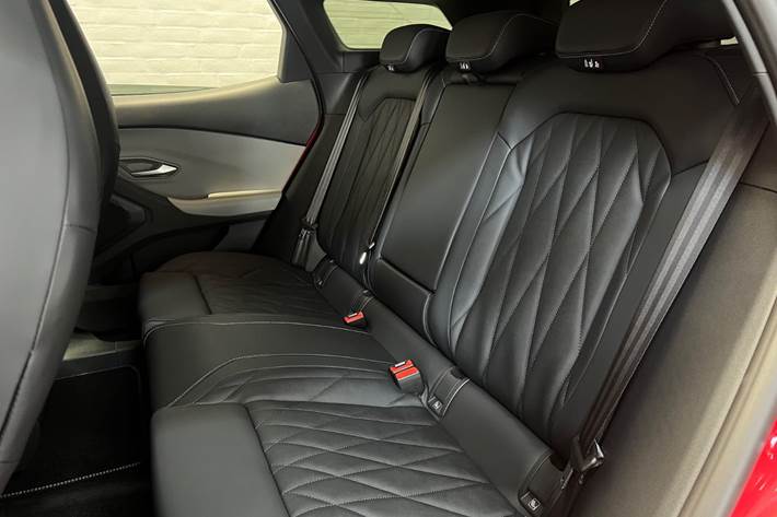 Rød Ford Explorer fra 2025