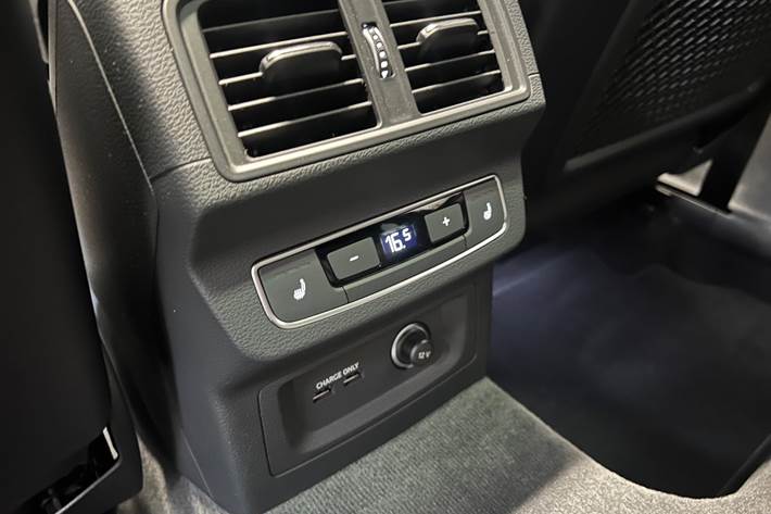 Grøn Audi Q5 fra 2024