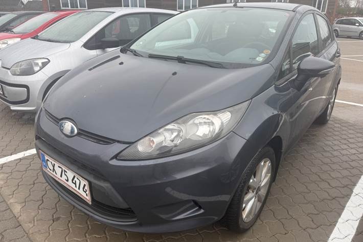 Grå Ford Fiesta fra 2010